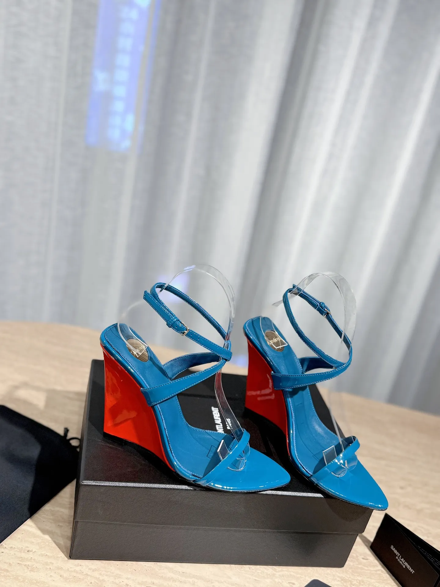 👟👟Ex-factory price 540👟👟 High version "SAINT LAUREN*" Saint Laurent YSL 25ss/spring and summer new catwalk style large rhinestone high-heeled shoes and sandals. Only YSL understands women's hearts best and does not accept refutation. It is a super invincible feminine artifact and a must-have for women (z-product full-body customization, own molded hardware accessories, perfect consistency). Compare the differences between pictures and goods on the market. ✔Upper: Customized imported silk ✔Lining: Imported 🐑Sheep leather ✔Sole: Imported genuine leather outsole ✔Heel height: 10.5cm ✔Number of yards: 35-39 (40, 41, 42 can be customized and non-returnable) (Full set of packaging)